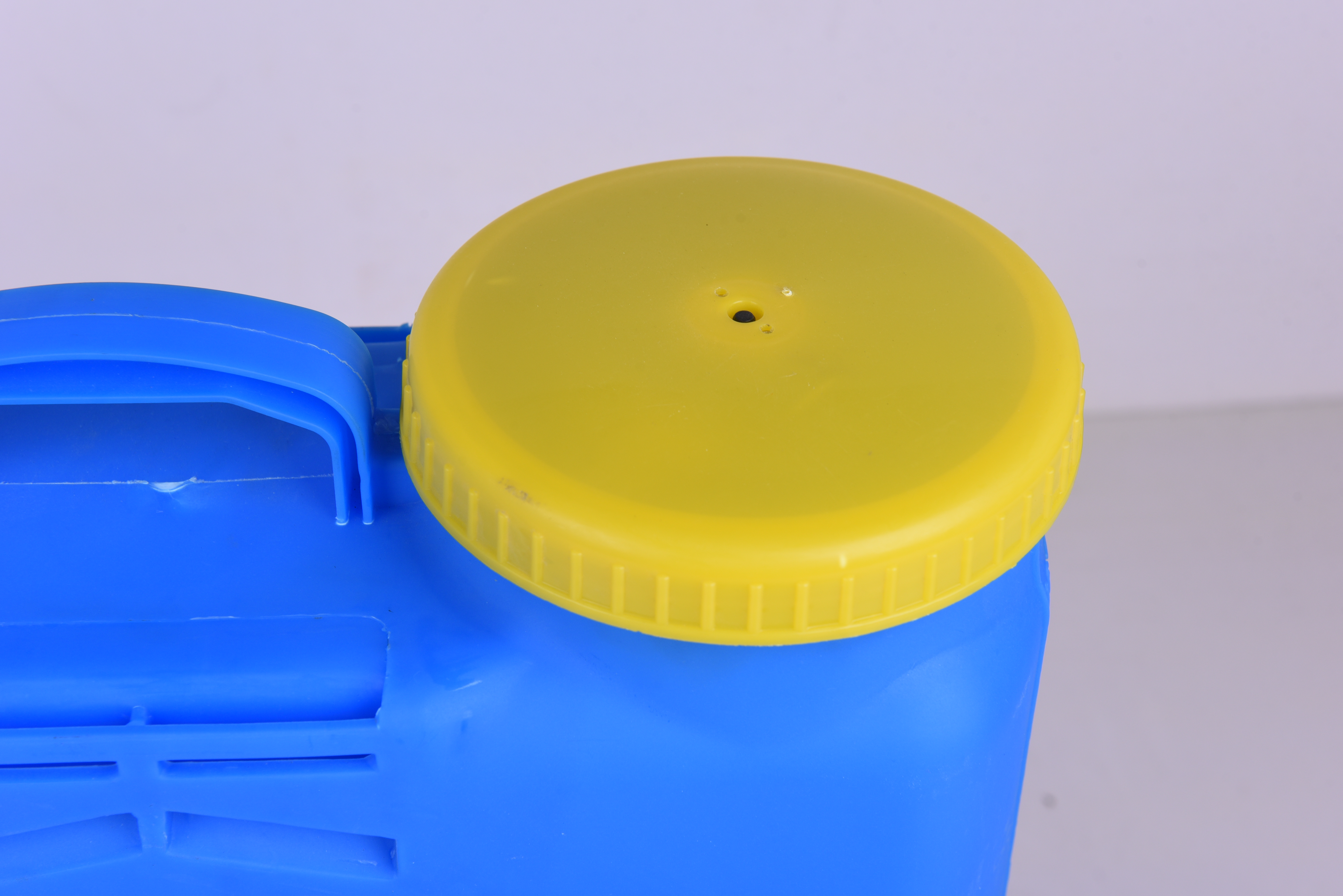 16L Pump Sprayer Electric Sprayer with Shoulder Strap (HX-16A-5)